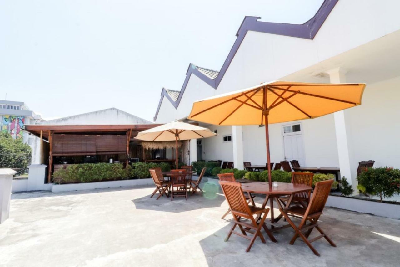 Palmyra Hostel Malang Exterior photo